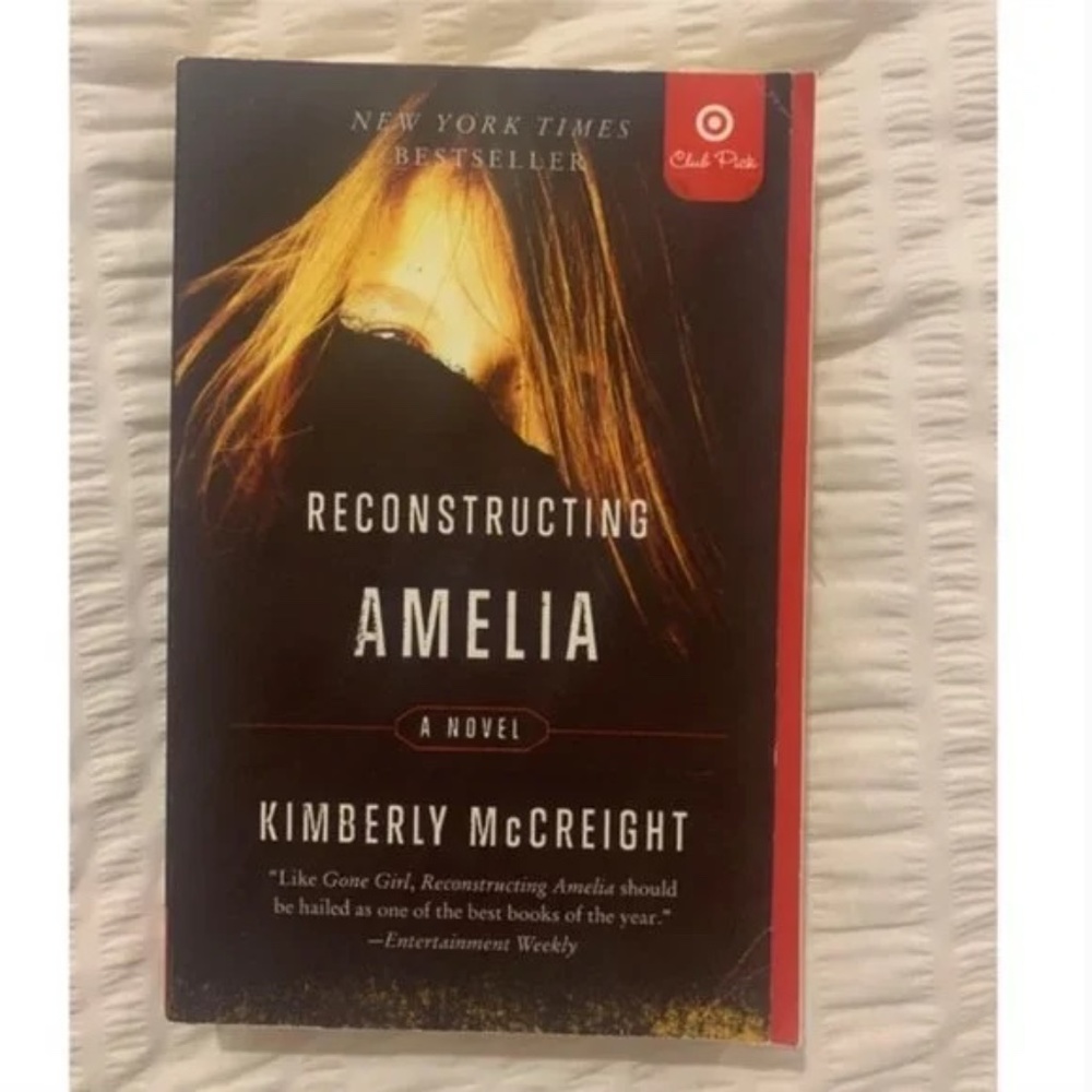 Reconstructing Amelia by Kimberly McCreight - Paperback Book